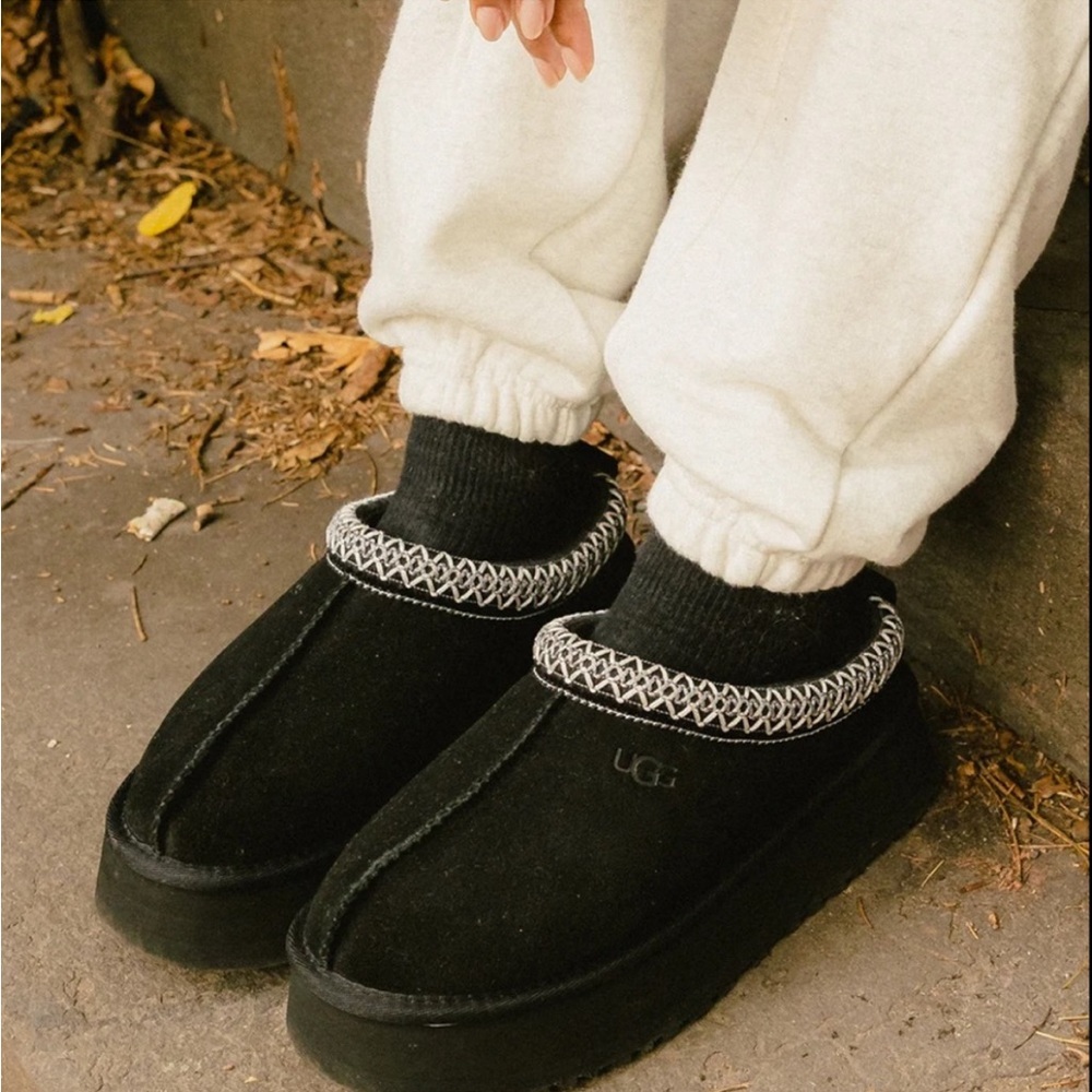 SOLD UGG Tasman Clog Black Suede Fuzzy Inside - Picture 1 of 13